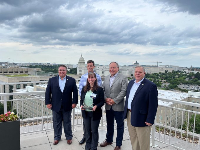 2022 John H. Chafee Environmental Excellence Award Winner Jamie Helmer with (from left to right) NS's Tom Schnautz, Matt Gernaud, Josh Raglin and David Schoendorfer. (Photo Courtesy of AAR, via Twitter)