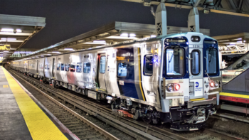 New Kawasaki M9 EMU at Penn Station New York. (Wikimedia Commons/Bebo2good1)