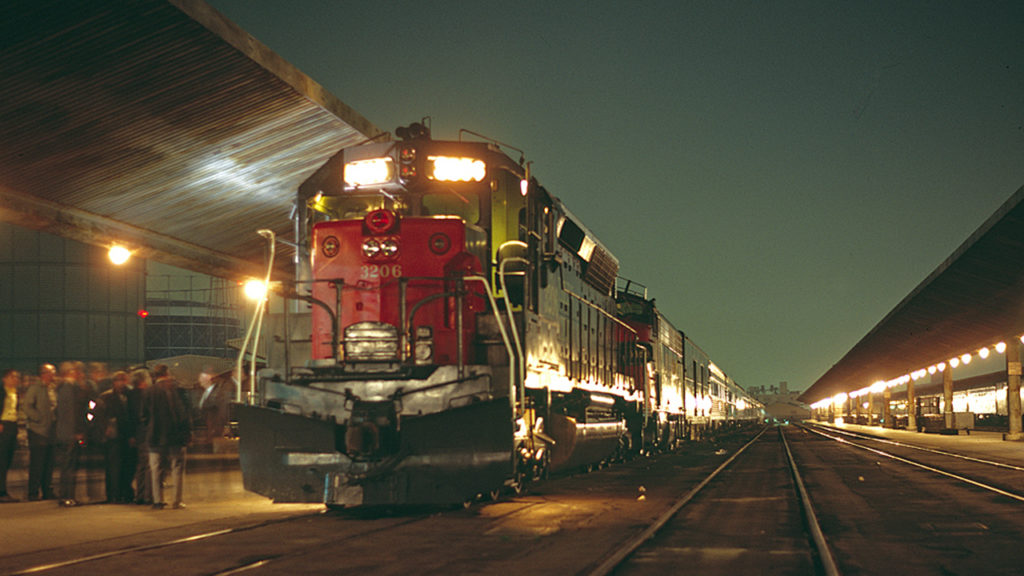 The last Train #75, SP's Lark, with SDP3206 on the point ready to leave Los Angeles, April 8, 1968. Wikimedia Commons/Drew Jacksic