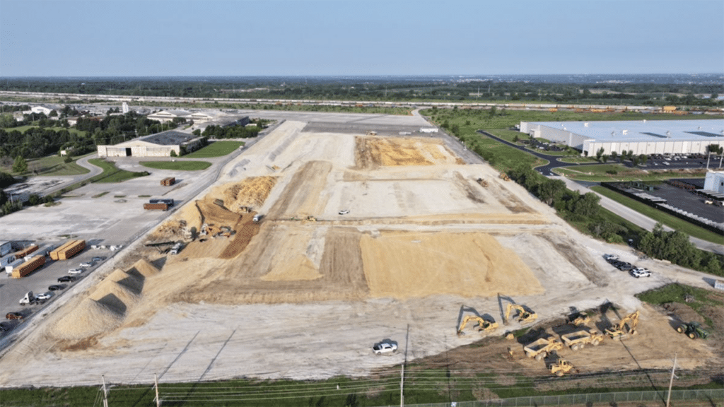 Construction is under way in Kanas City, Mo., for Americold’s new 335,000-square-foot cold storage facility, the first of many that the company will co-locate on the Canadian Pacific Kansas City network. (Photograph Courtesy of Americold)