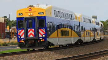 Northstar Line cab car 604 leading a train south through Elk River, Minn. Wikimedia Commons/Mulad
