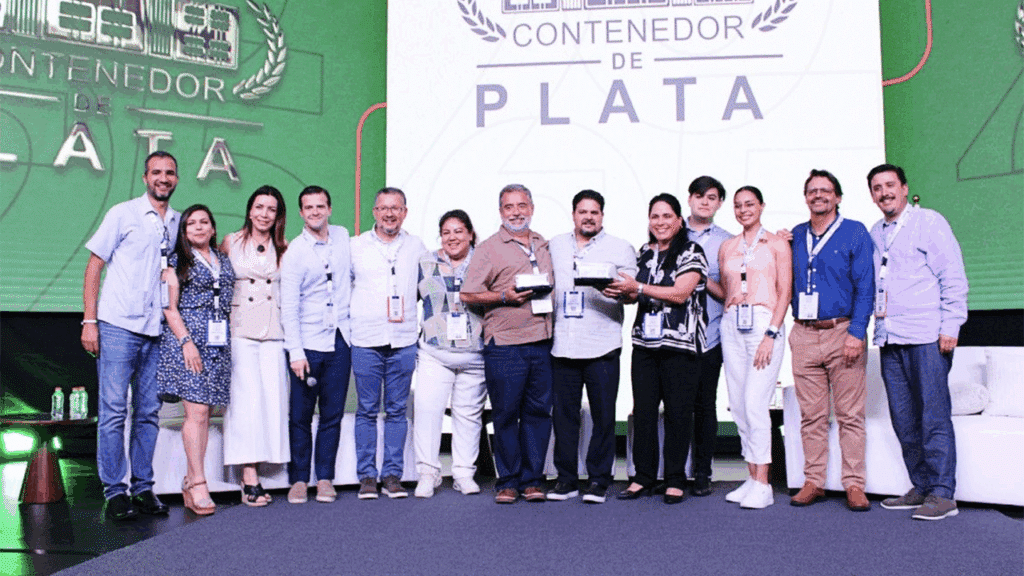“We are proud to receive the Contenedor de Plata (Silver Container) award at the XXVI Intermodal Congress 2025, hosted by the Asociación Mexicana del Transporte Intermodal (AMTI),” CN reported via social media on June 1. (CN Photograph)