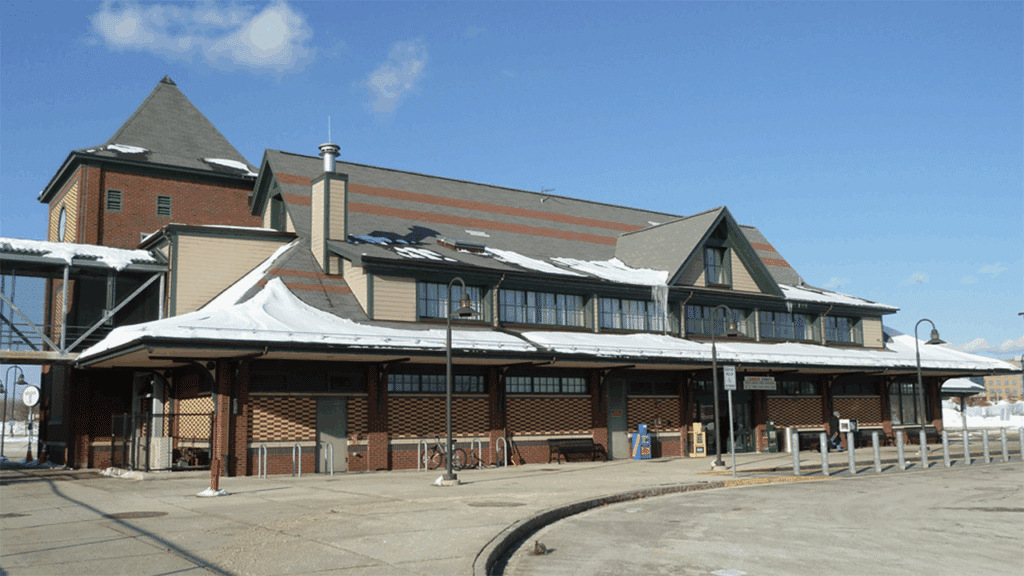 The joint venture of MBTA, Massachusetts Port Authority, and Massachusetts Department of Transportation is seeking a developer for a mixed-use transit-oriented development project at the Anderson Regional Transportation Center in Woburn. (BMRR, CC BY-SA 3.0 , via Wikimedia Commons)