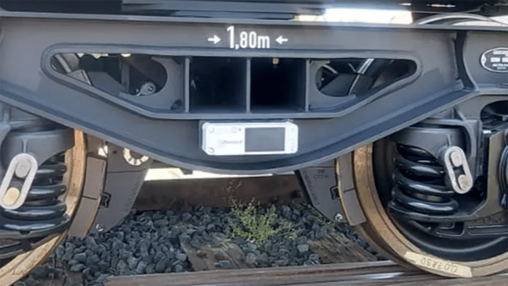The Amsted Digital Solutions Inc. IQ device mounted on a freight car truck. (Courtesy of GBXLE and Amsted Digital)